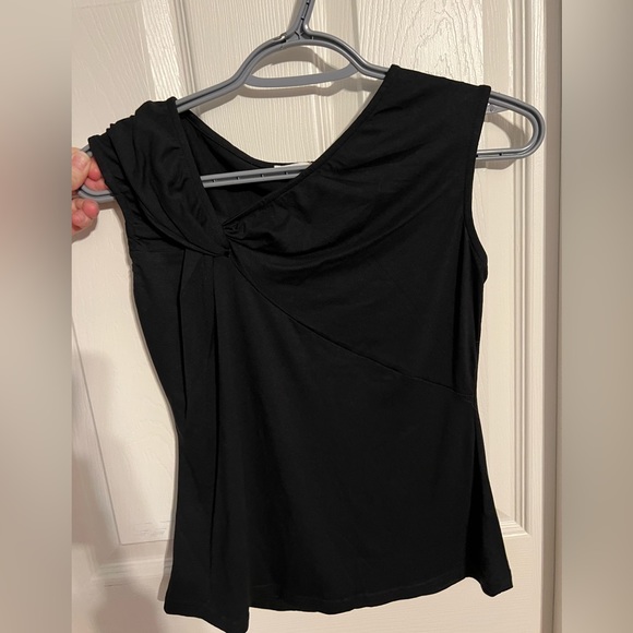 Black thick sleeve tank top with knot at top right - Picture 2 of 4